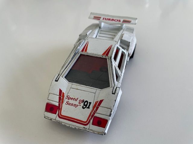 1999 Hot Wheels #983 Sol-Aire CX4 Skip-Bo Classic Games Malaysia Loose